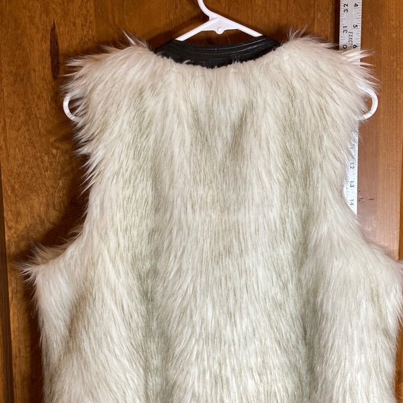 Massimo Faux Fur Vest in Off-White with Gray Highlights - Picture 6 of 11